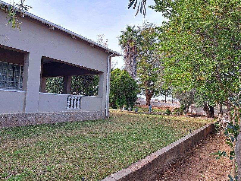 4 Bedroom Property for Sale in Straussburg Northern Cape